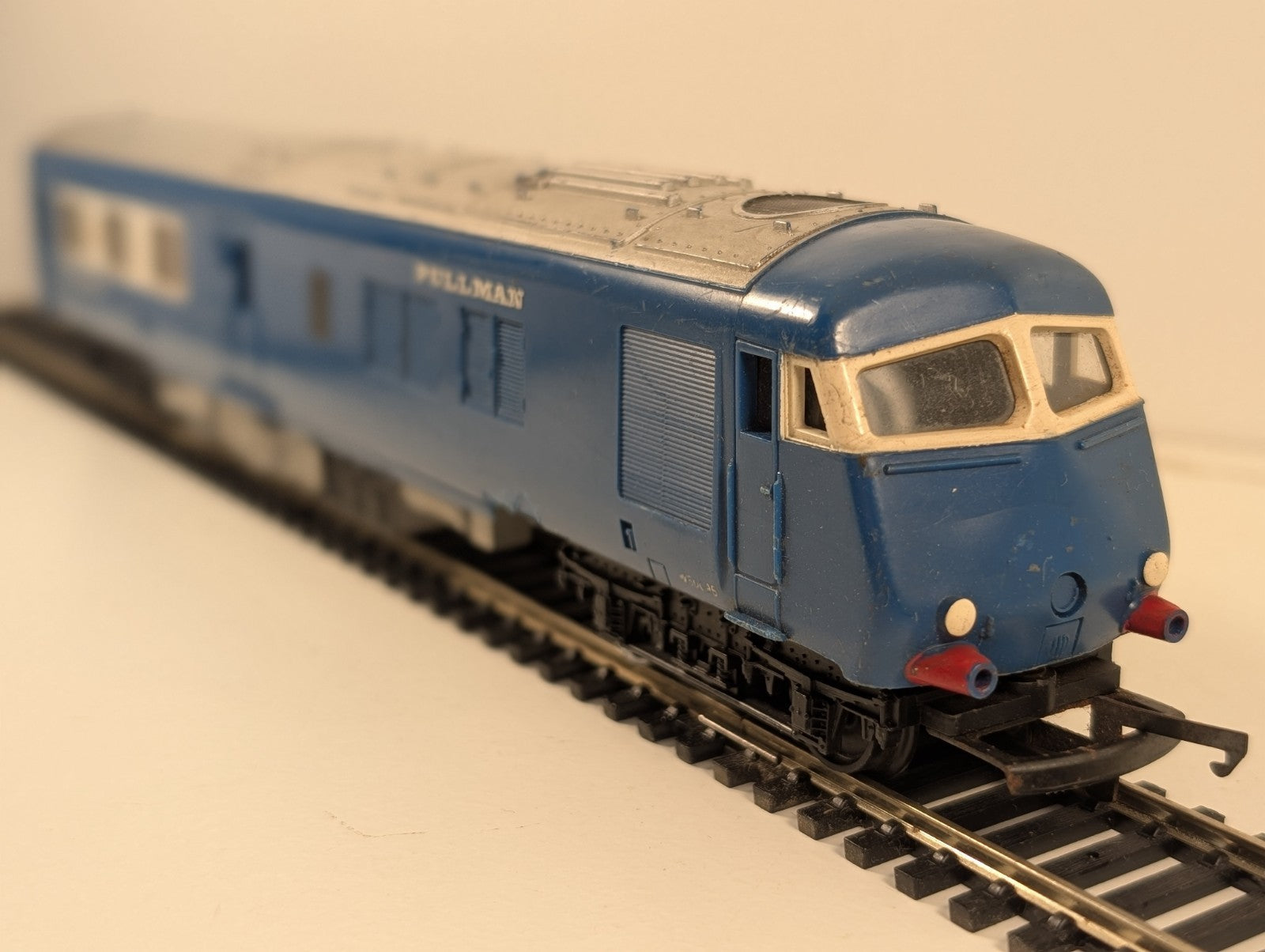 Tri-ang Hornby OO Gauge Blue Pullman Dummy Car Missing Buffer Heads
