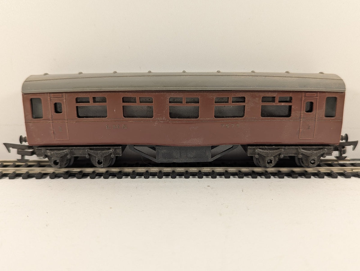 Tri-ang OO Gauge LMS Medium Passenger Coach 7573 LMS Maroon R211