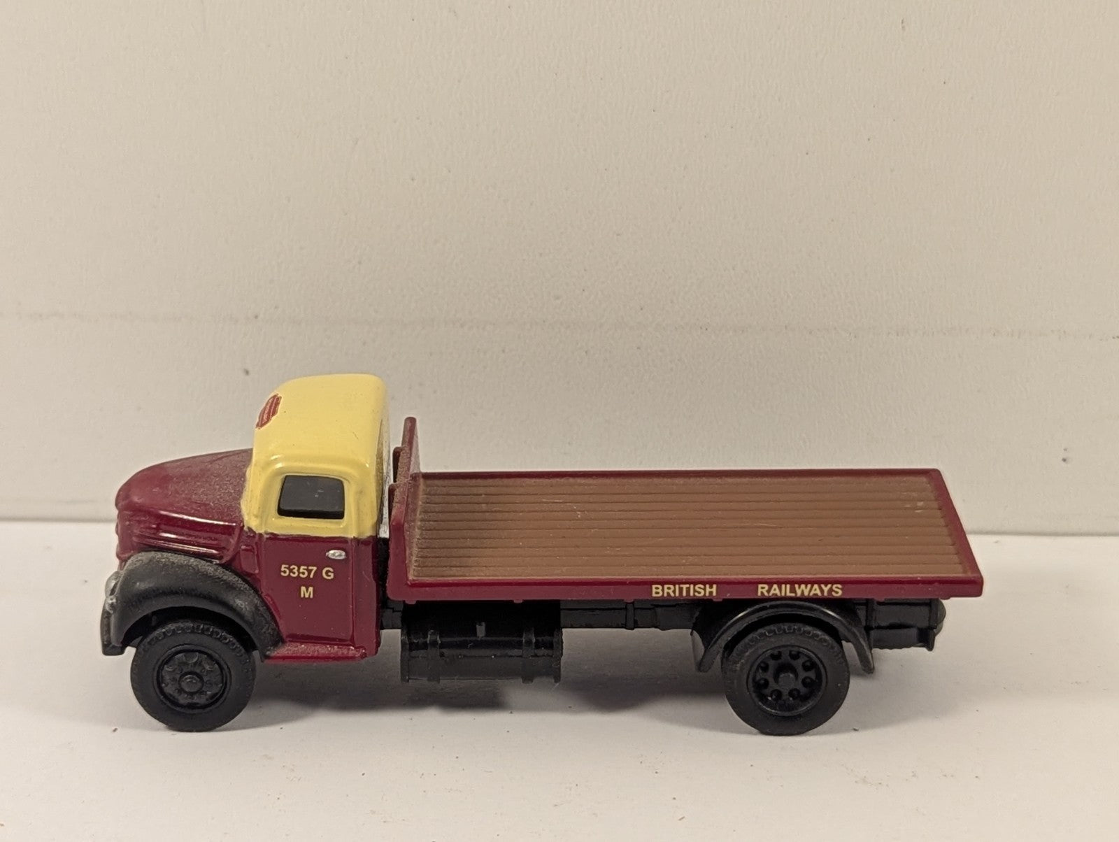 Classix EM7601B 1:76 OO Gauge Ford Thames ET6 Flatbed Truck BR Midland