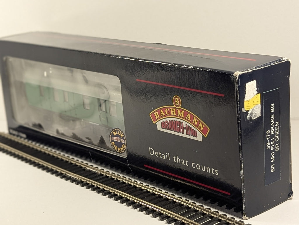 Bachmann OO Gauge BR Mk1 Full Brake BG Passenger Coach S81510 BR Southern Green