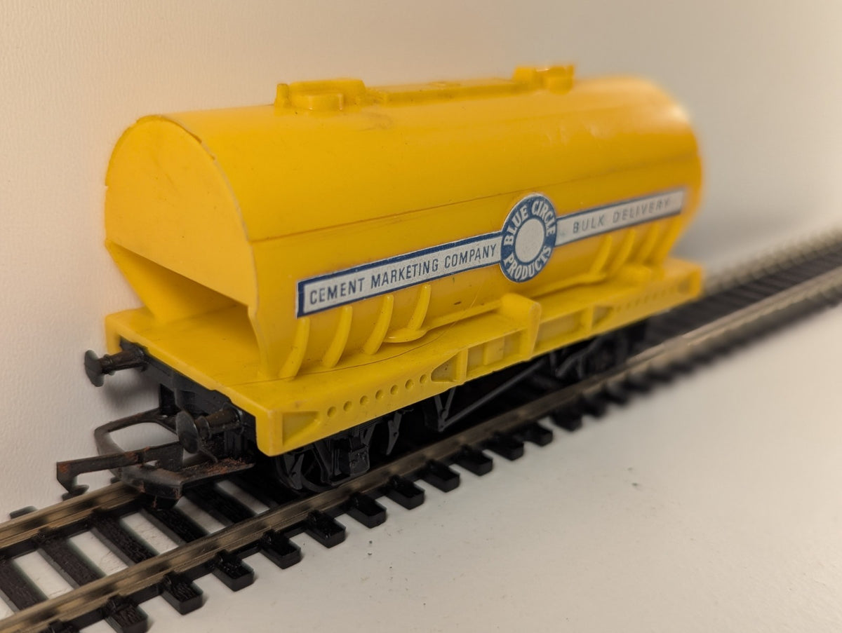 Hornby R564 OO Gauge PCV Cemflo Wagon – Blue Circle Cement