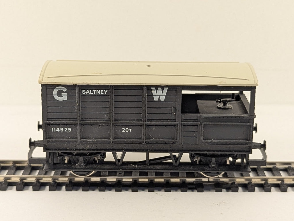 Hornby OO Gauge GWR 20 Ton Brake Van 'Saltney' 114925 GWR Grey R016