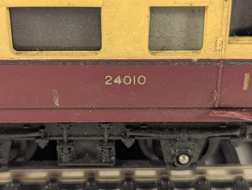 Tri-ang OO Gauge Main Line Composite Coach Passenger Coach 24010