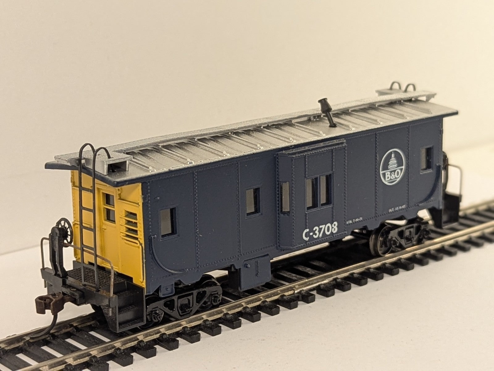 Athearn HO Gauge Bay Window Caboose C-3708 Baltimore & Ohio