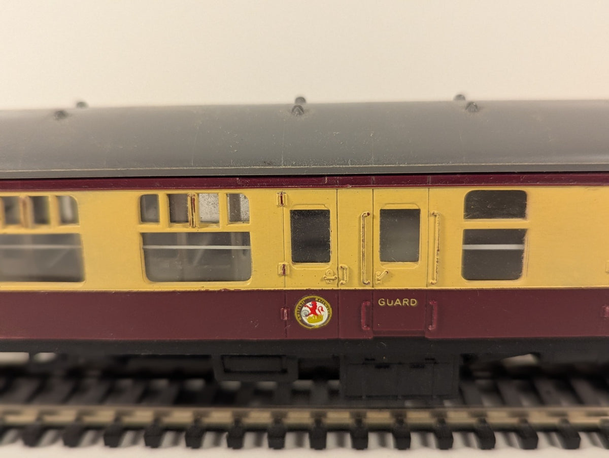 Tri-ang R383 OO Gauge BR Mk1 Brake Second Coach 35024 – Maroon & Cream