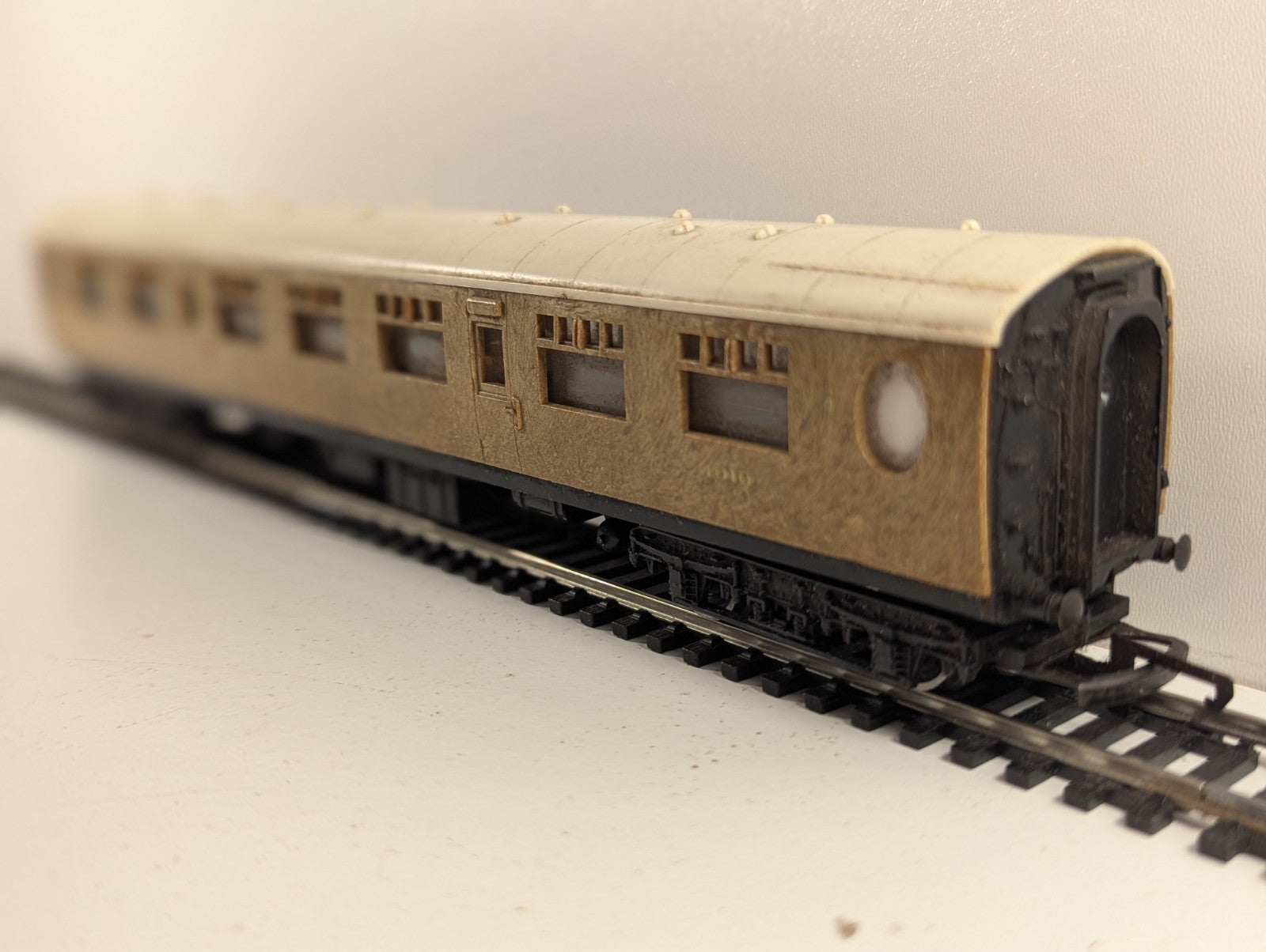 Tri-ang LNER Teak Coach OO Gauge