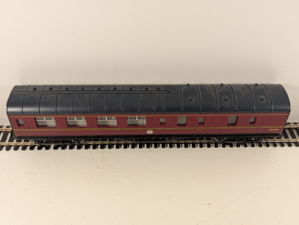 Hornby OO Gauge LMS Stanier Brake Coach