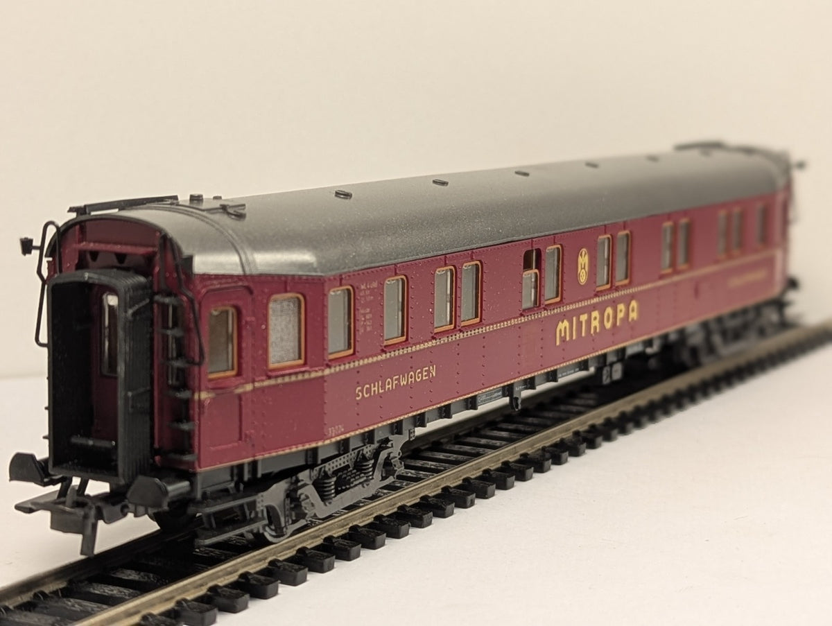 Roco 4292 HO Gauge International Red Express Coach