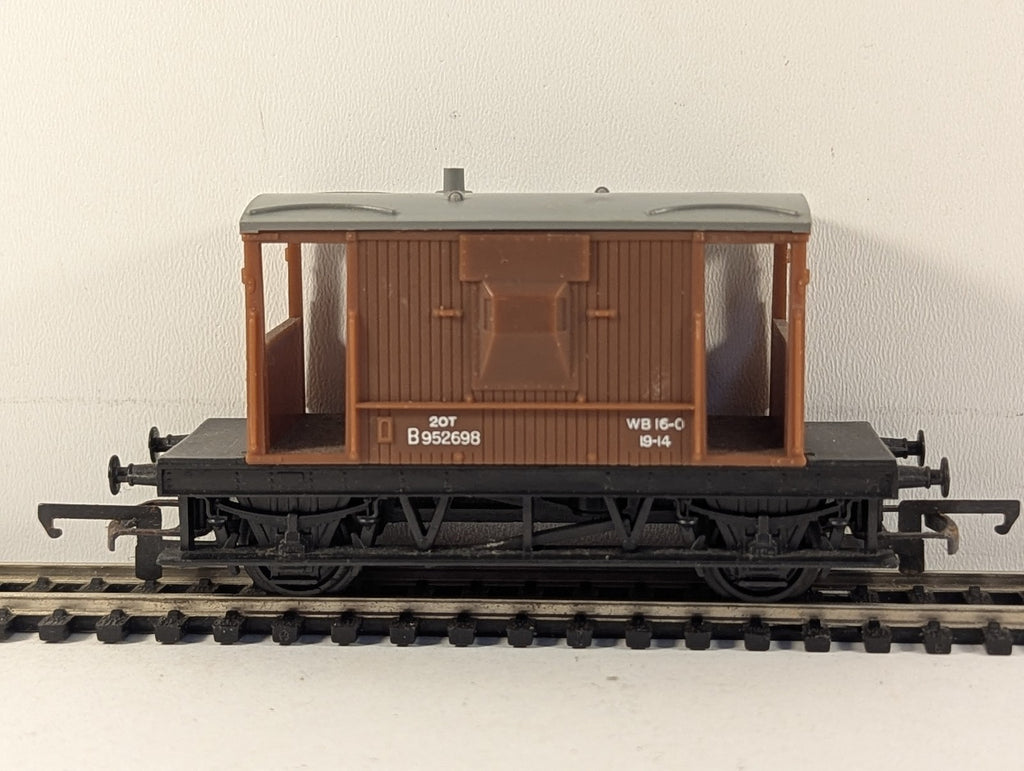 Tri-ang OO Gauge BR 20 Ton Standard Brake Van B952698 BR Bauxite R16