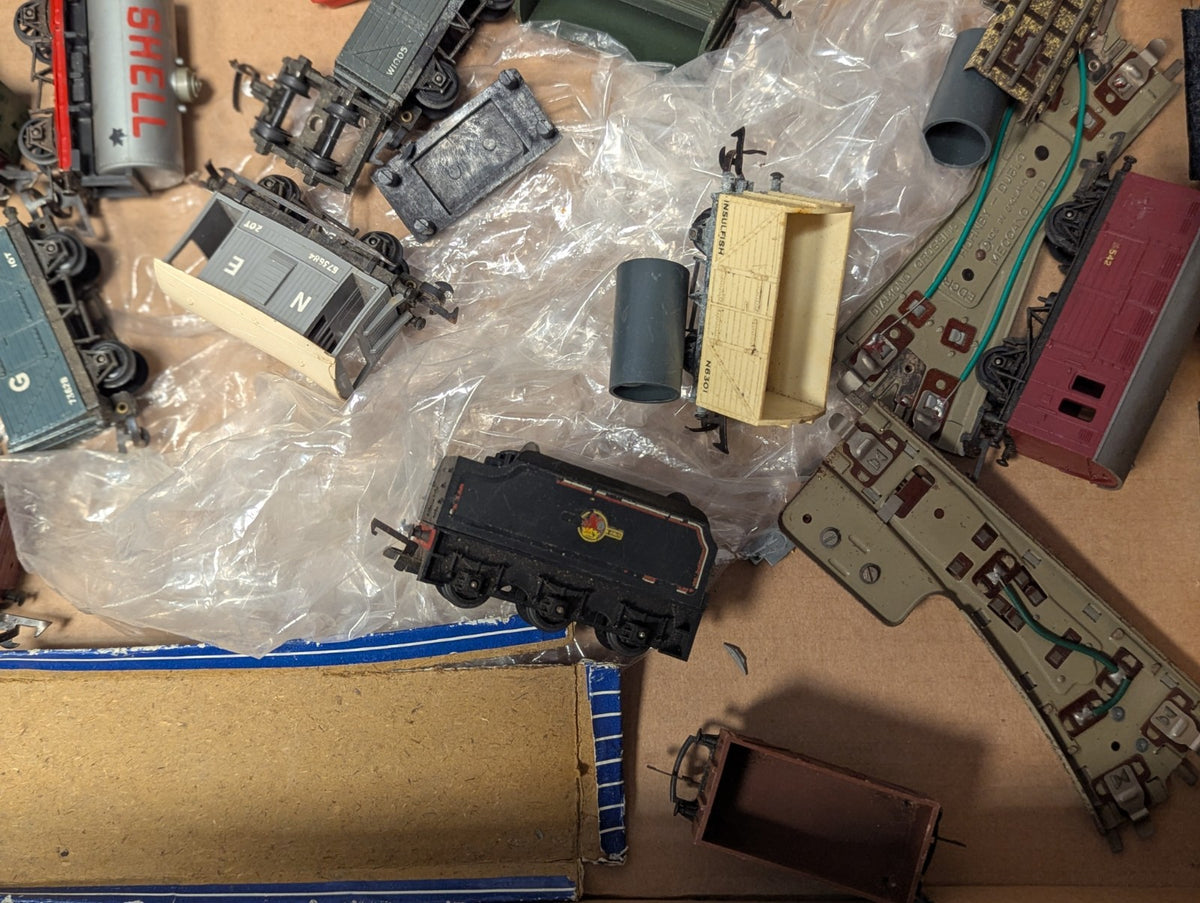 OO Gauge Job Lot of Model Railway Spares & Parts - Lot 208