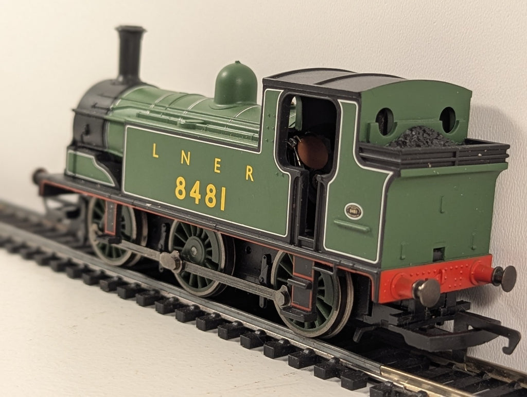 Hornby R2164A OO Gauge Class J83 0-6-0T LNER 8481 Apple Green