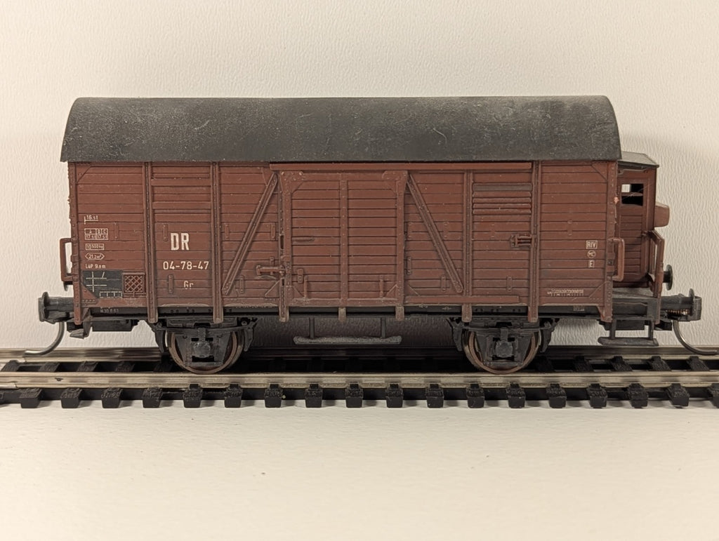 Piko 5-6452-01 – Covered Goods Van with Brakeman’s Cab (H0 Gauge)