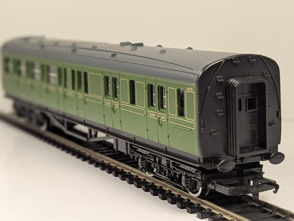 Hornby R445 OO Gauge SR Maunsell Brake 3rd Coach 1405