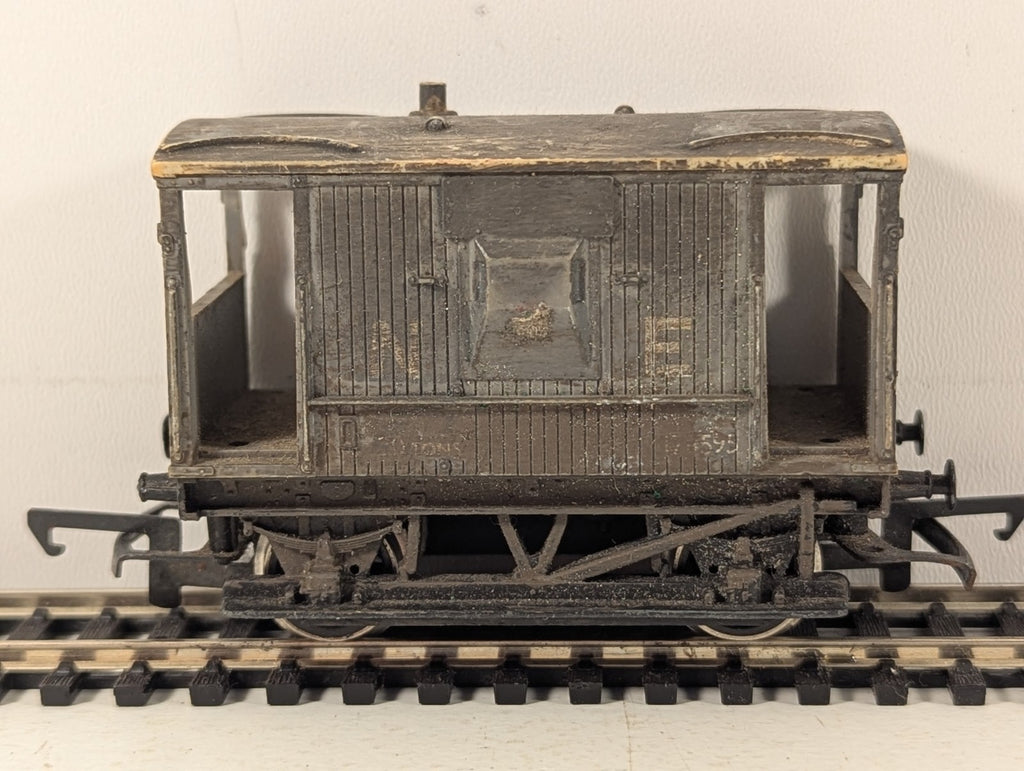 Hornby OO Gauge LNER 20 Ton Goods Brake Van 178595 LNER Grey