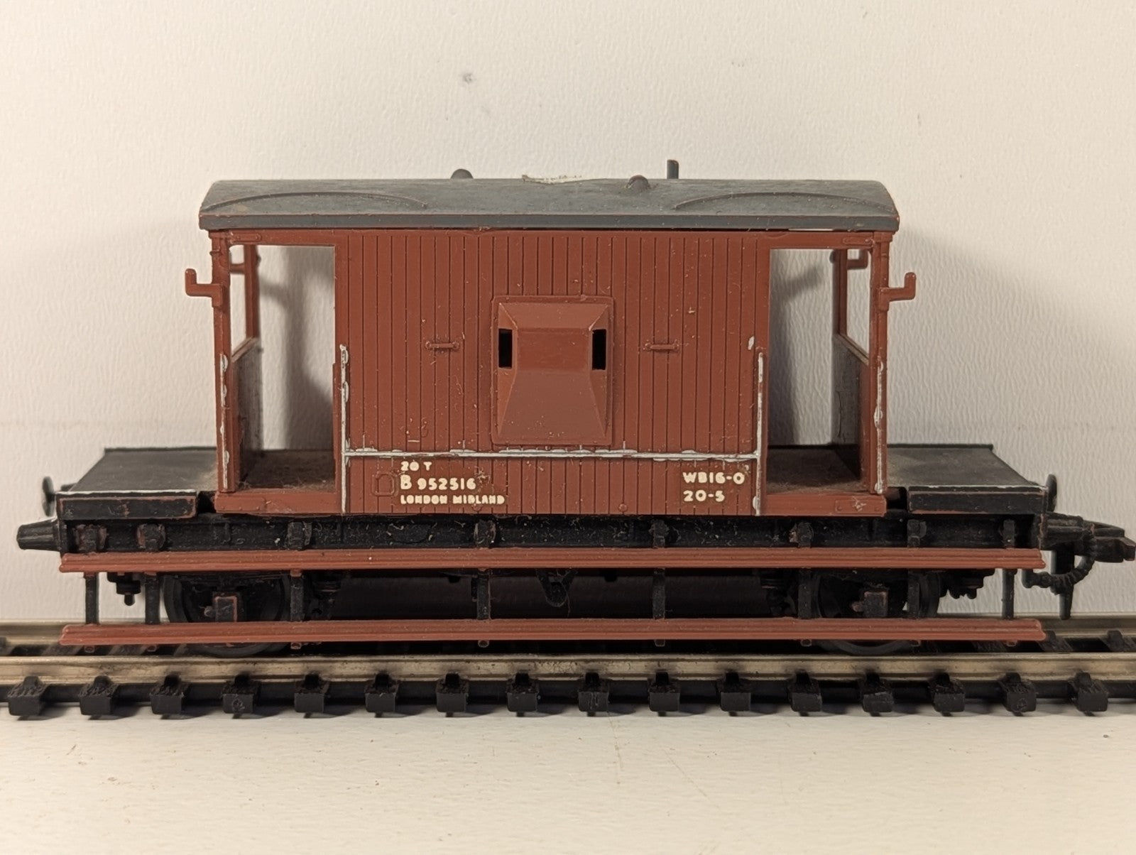 Hornby Dublo BR 20 Ton Brake Van OO Gauge - Missing Buffer Heads & Coupling