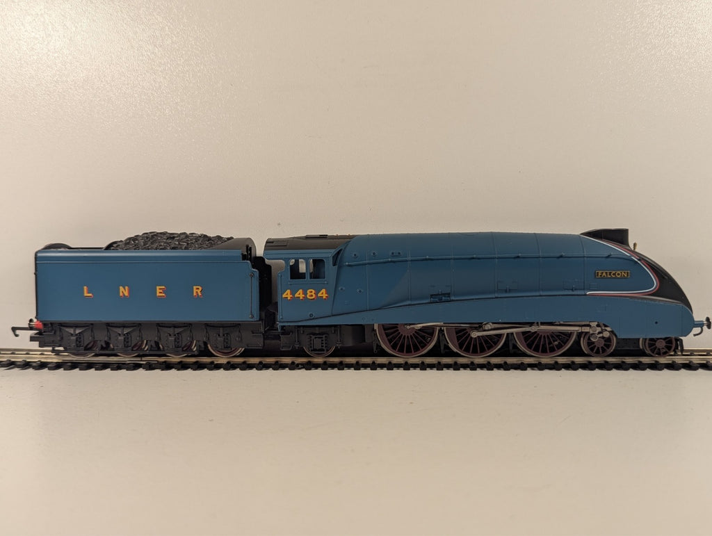 Hornby R2779 DCC Ready LNER Class A4 Pacific Falcon - Boxed