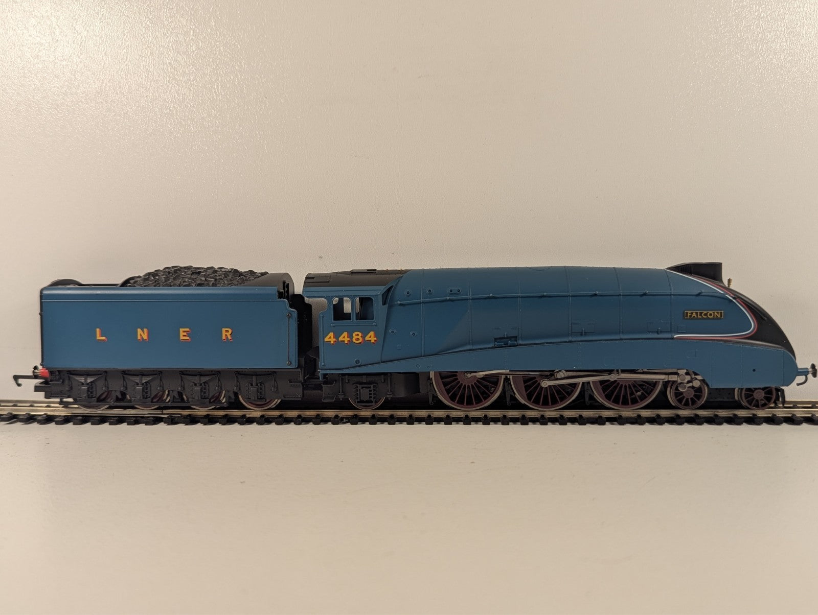 Hornby R2779 DCC Ready LNER Class A4 Pacific Falcon - Boxed