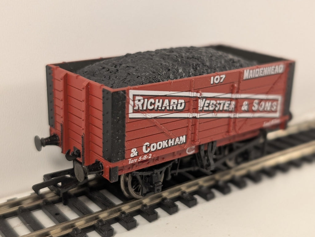 Bachmann OO Gauge 7-Plank Wagon – Richard Webster & Sons No. 107