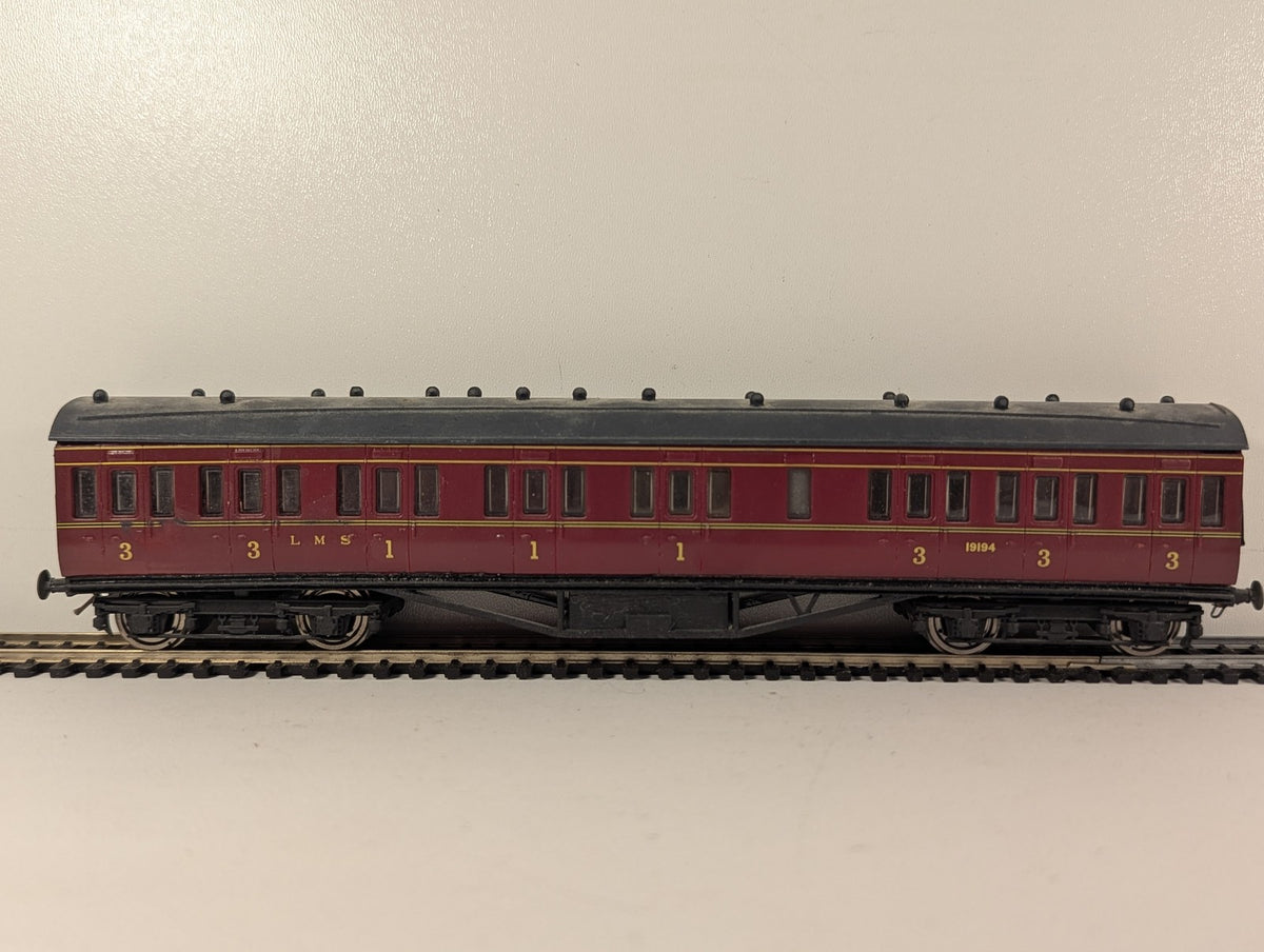 Dapol OO Gauge LMS Non-Corridor Composite Coach Passenger Coach 19194 LMS Maroon