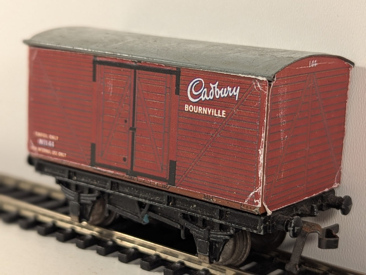 Hornby OO Gauge Cadbury Ventilated Box Van – Scratched Decal