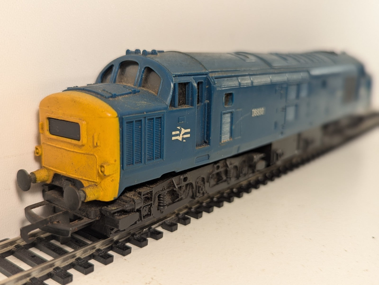 Hornby  R751 Class 37 Diesel Locomotive D6830 BR Blue