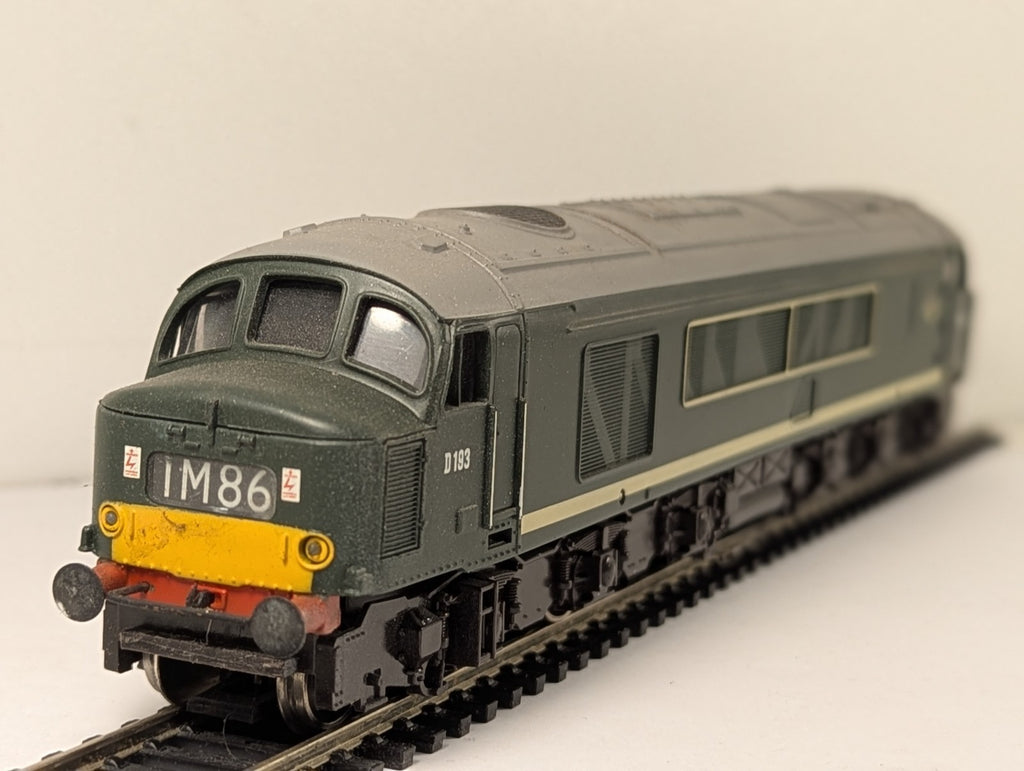 Mainline OO Gauge Class 45 Locomotive D193 BR Green with Small Yellow Panels