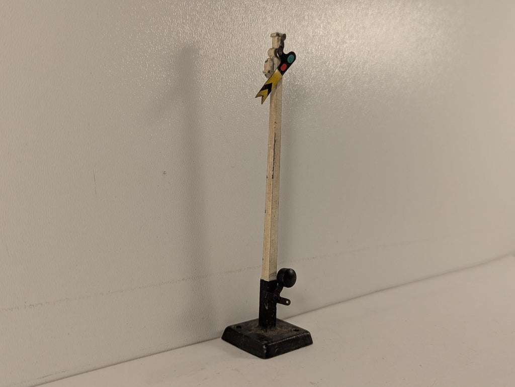 Hornby OO Gauge No. 1 Distant Signal Yellow and black arm with white post