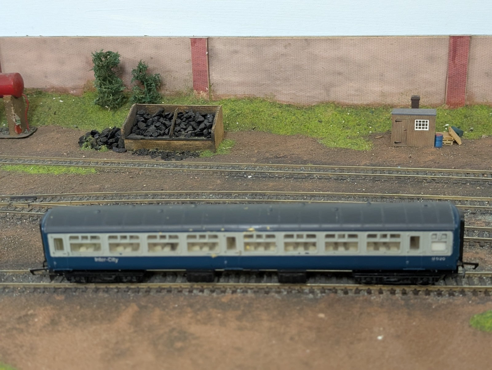 Hornby R724 OO Gauge BR Mk2 Standard Open Coach M5120 Blue & Grey