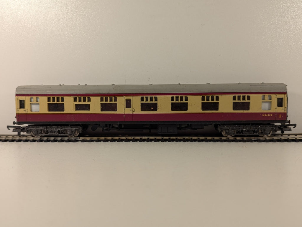 Lima OO Gauge BR Mk1 Corridor Composite Passenger Coach M34628