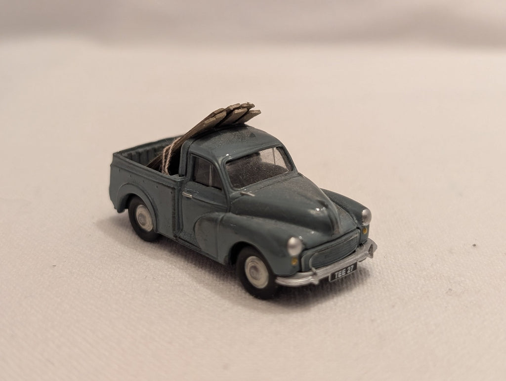 Classix OO Gauge Morris Minor Pick-Up Die-cast Vehicle TEE 27 Grey