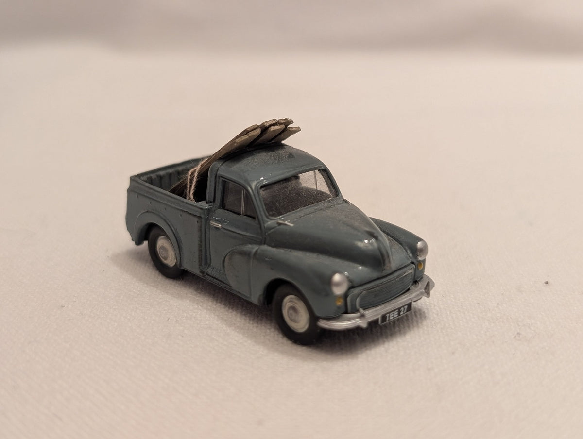Classix OO Gauge Morris Minor Pick-Up Die-cast Vehicle TEE 27 Grey
