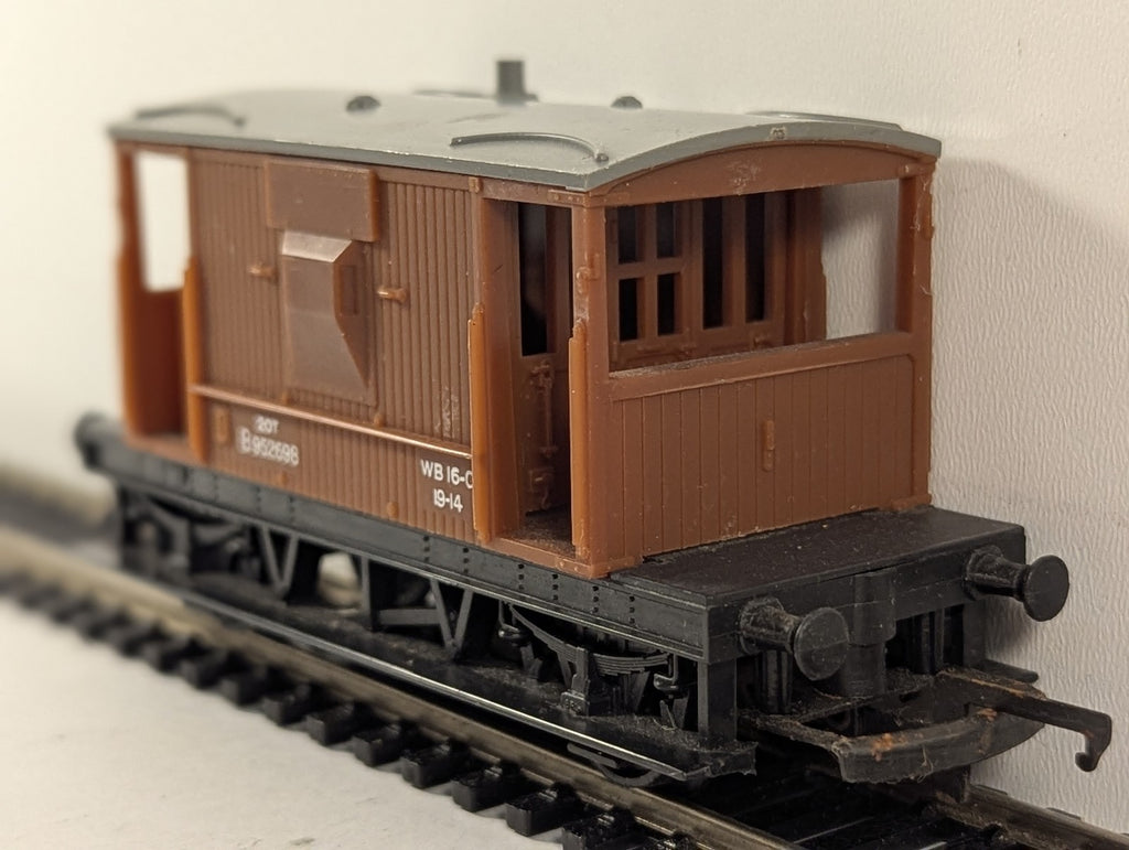 Tri-ang OO Gauge BR 20 Ton Standard Brake Van B952698 BR Bauxite R16