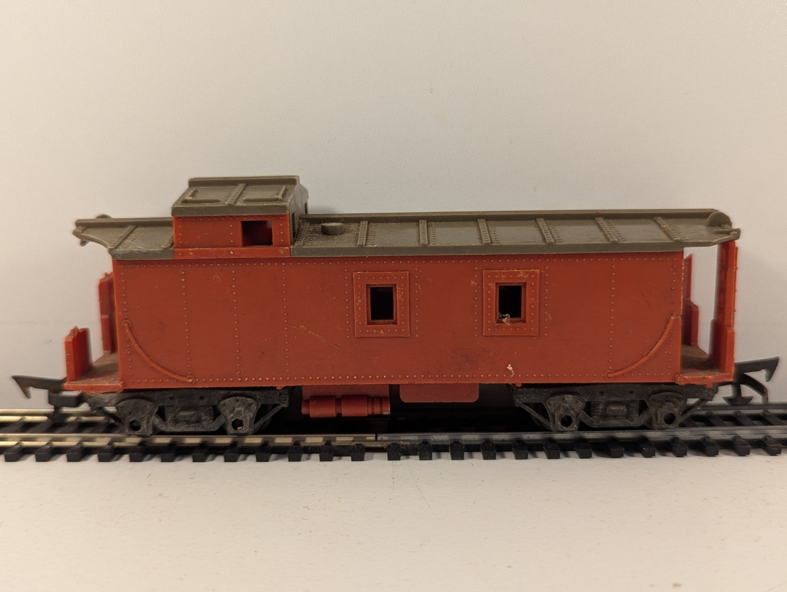 Tri-ang R115 OO Gauge Red Caboose
