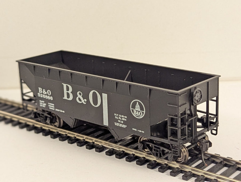 Athearn HO Gauge 34ft 2-Bay Flat-End Hopper (Offset with Square End)