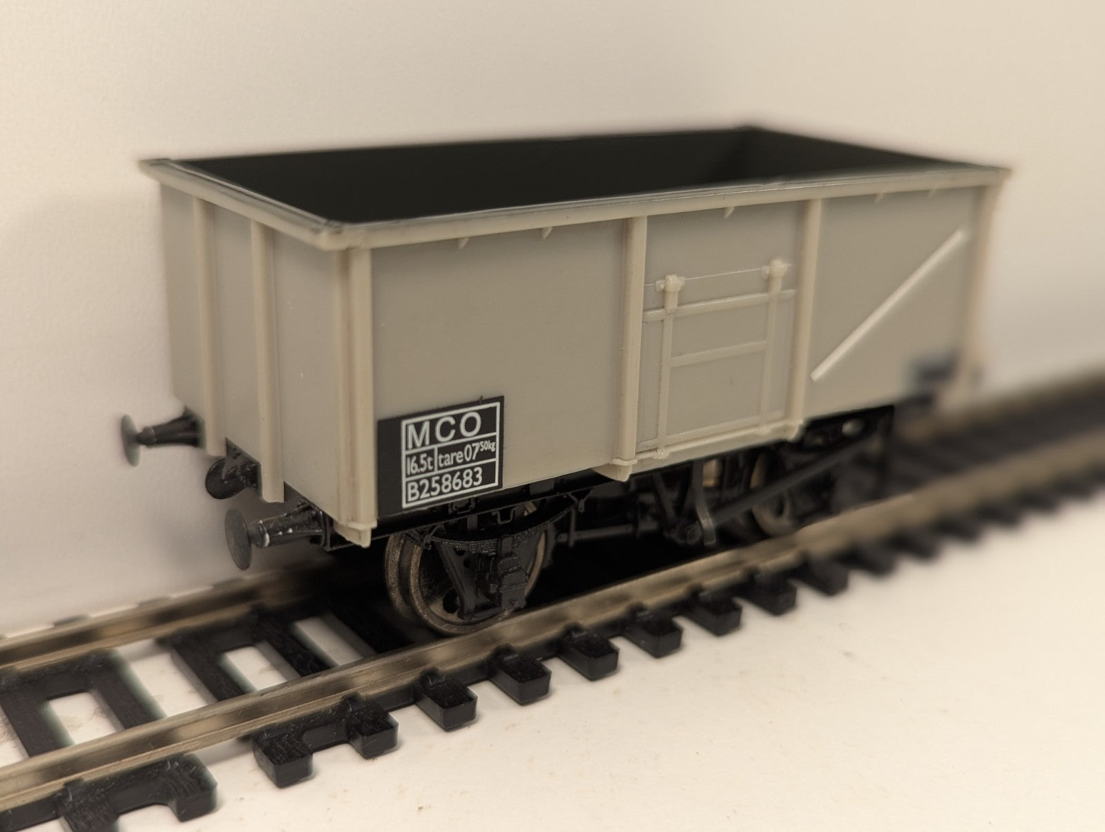 Bachmann 37-251 OO Gauge 16T Steel Mineral Wagon B258683 MCO