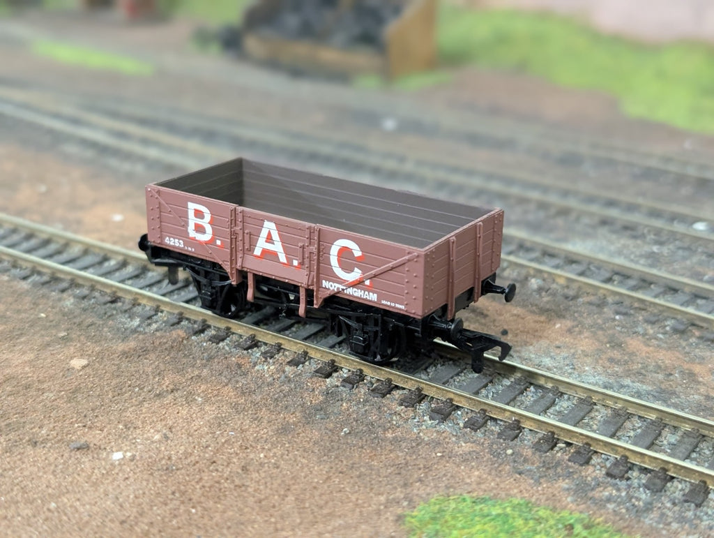Mainline Railways OO Gauge B.A.C. Nottingham 5 Plank Coal Wagon No. 4253