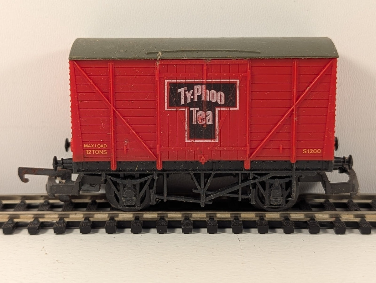 Lima 305601 OO Gauge Ventilated Box Van – Typhoo Tea