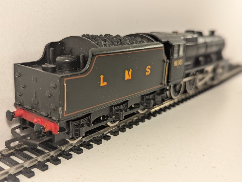 Hornby R315 OO Gauge LMS Class 8F 2-8-0 Steam Loco 8193 - Wrong Tender