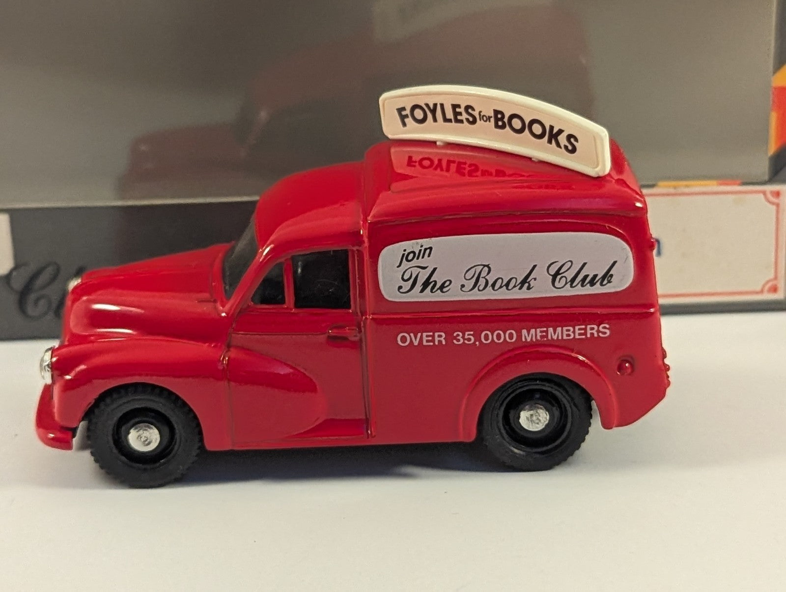 Corgi Classics C957/6 Morris Minor Van Foyles for Books