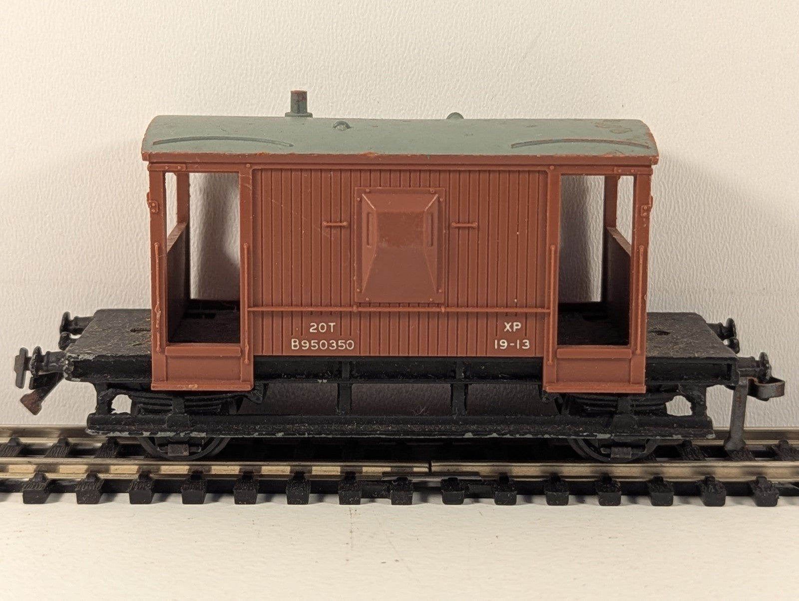 Hornby Dublo 4311 BR Brown 20 Ton Standard Goods Brake Van