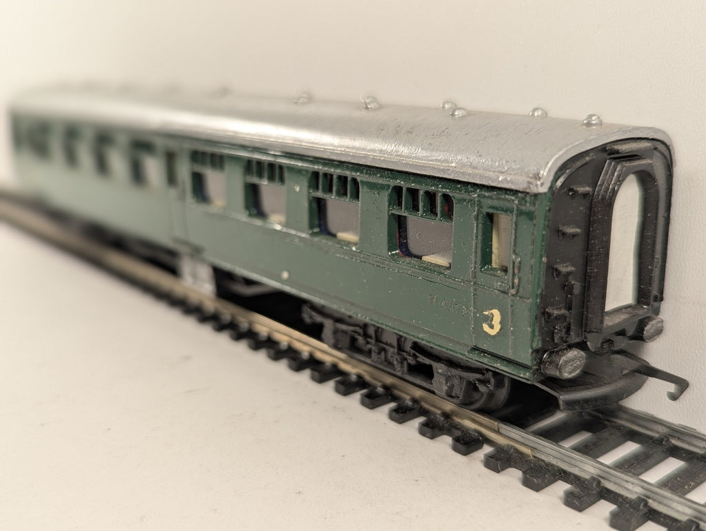 Tri-ang OO Gauge BR Suburban Coach Passenger Coach M43721 BR Green R223