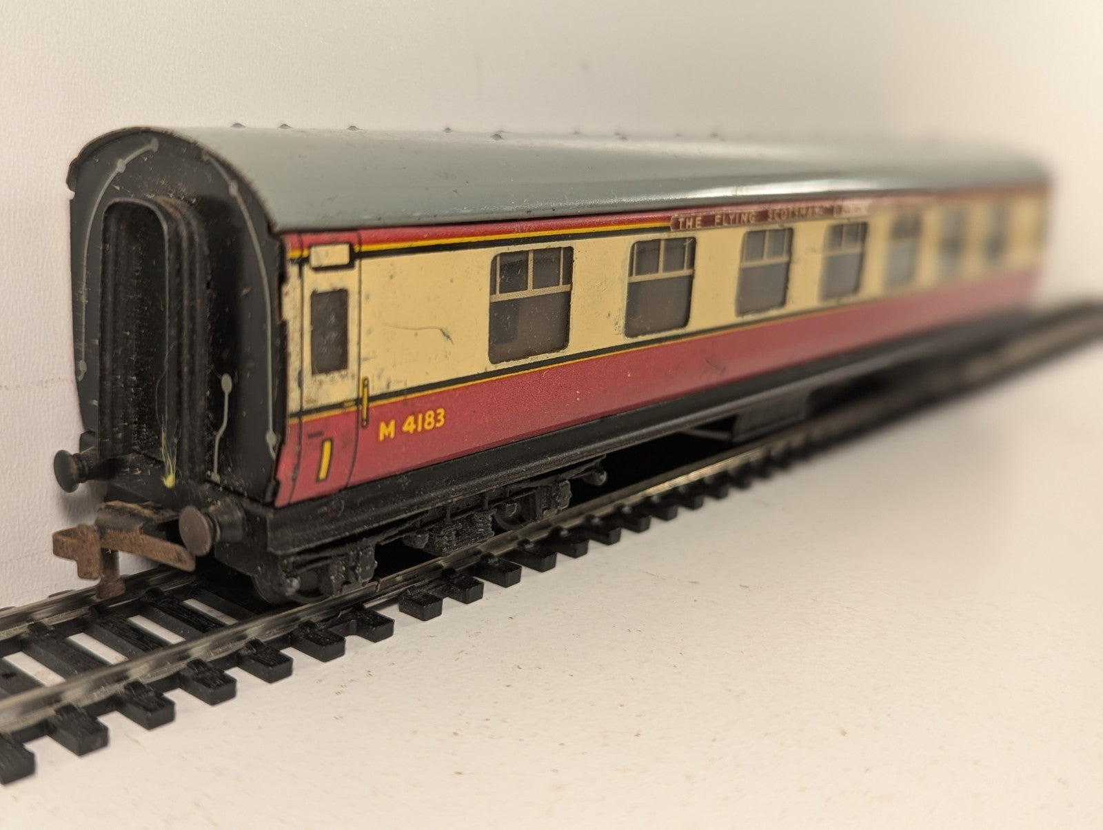 Hornby Dublo OO Gauge D12 LMR Corridor Composite Coach Passenger Coach