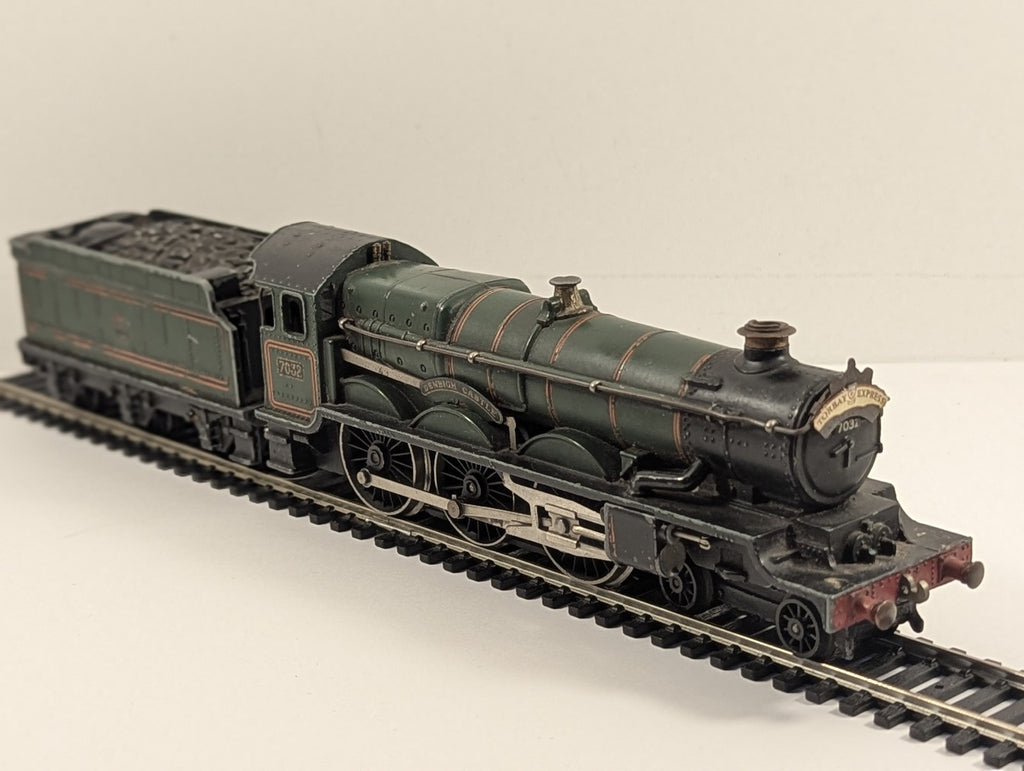 Hornby Dublo OO Gauge Castle Class 4-6-0 'Denbigh Castle' Steam Locomotive 7032
