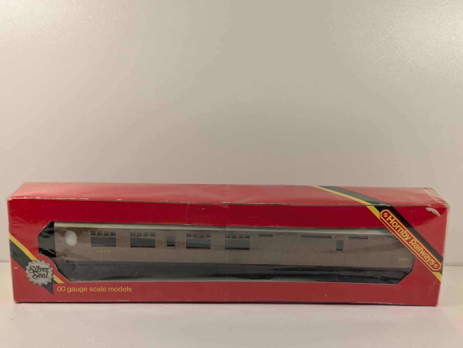 Hornby Railways R938 OO Gauge LNER Brake Third Coach - Boxed
