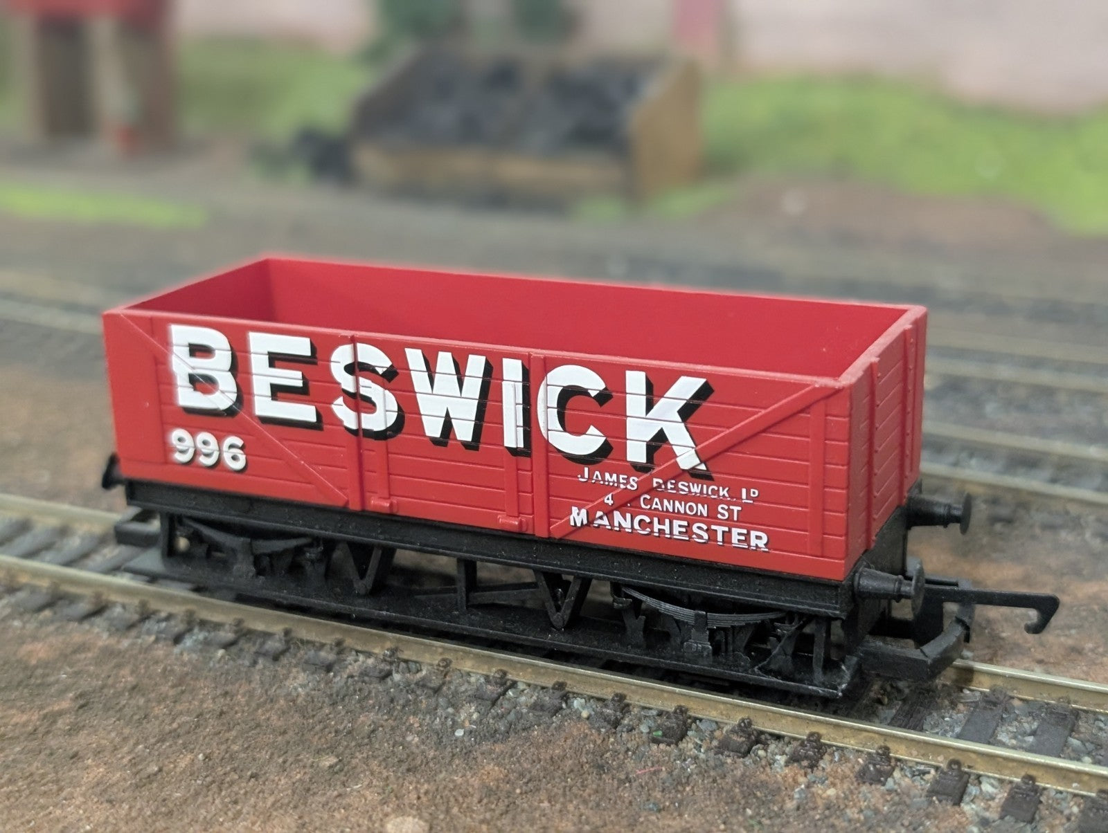 Hornby R1127 OO Gauge Freelance Long Wheelbase Wagon Beswick