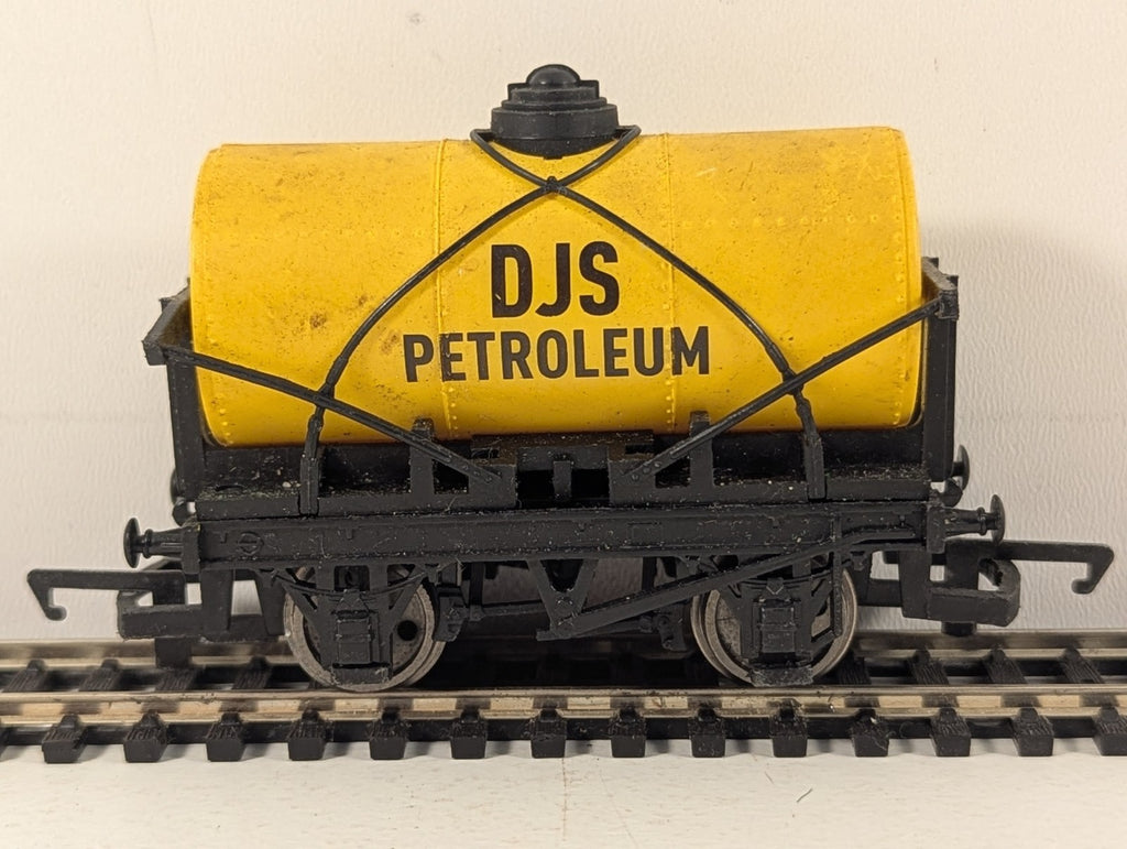 Hornby OO Gauge DJS Petroleum Tank Wagon Goods Wagon DJS Petroleum
