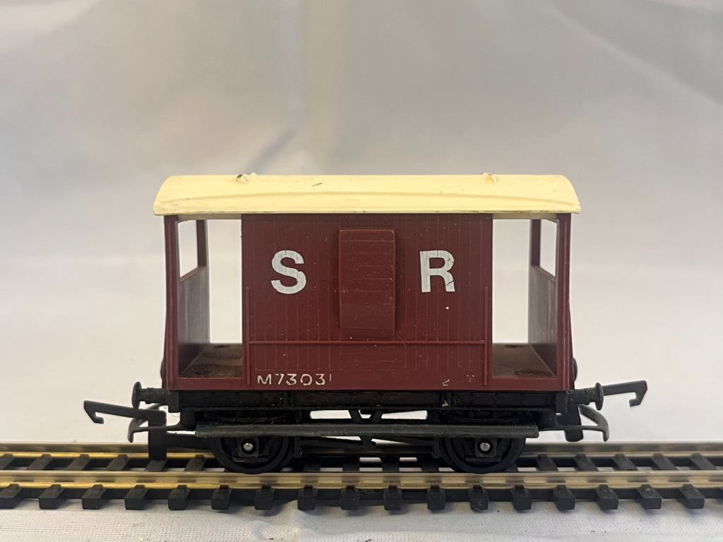 Tri-ang R16 OO Gauge Brown Brake Van
