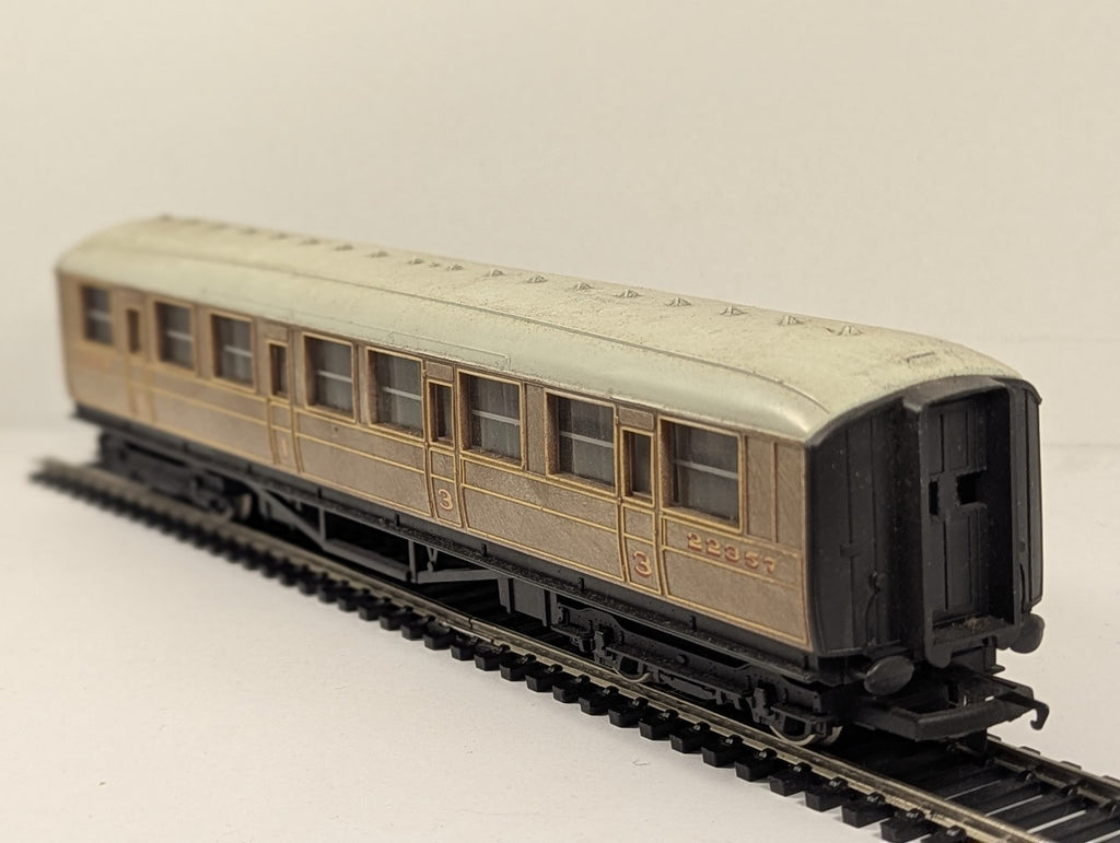 Hornby OO Gauge LNER Gresley Composite Coach Passenger Coach 22357 LNER Teak