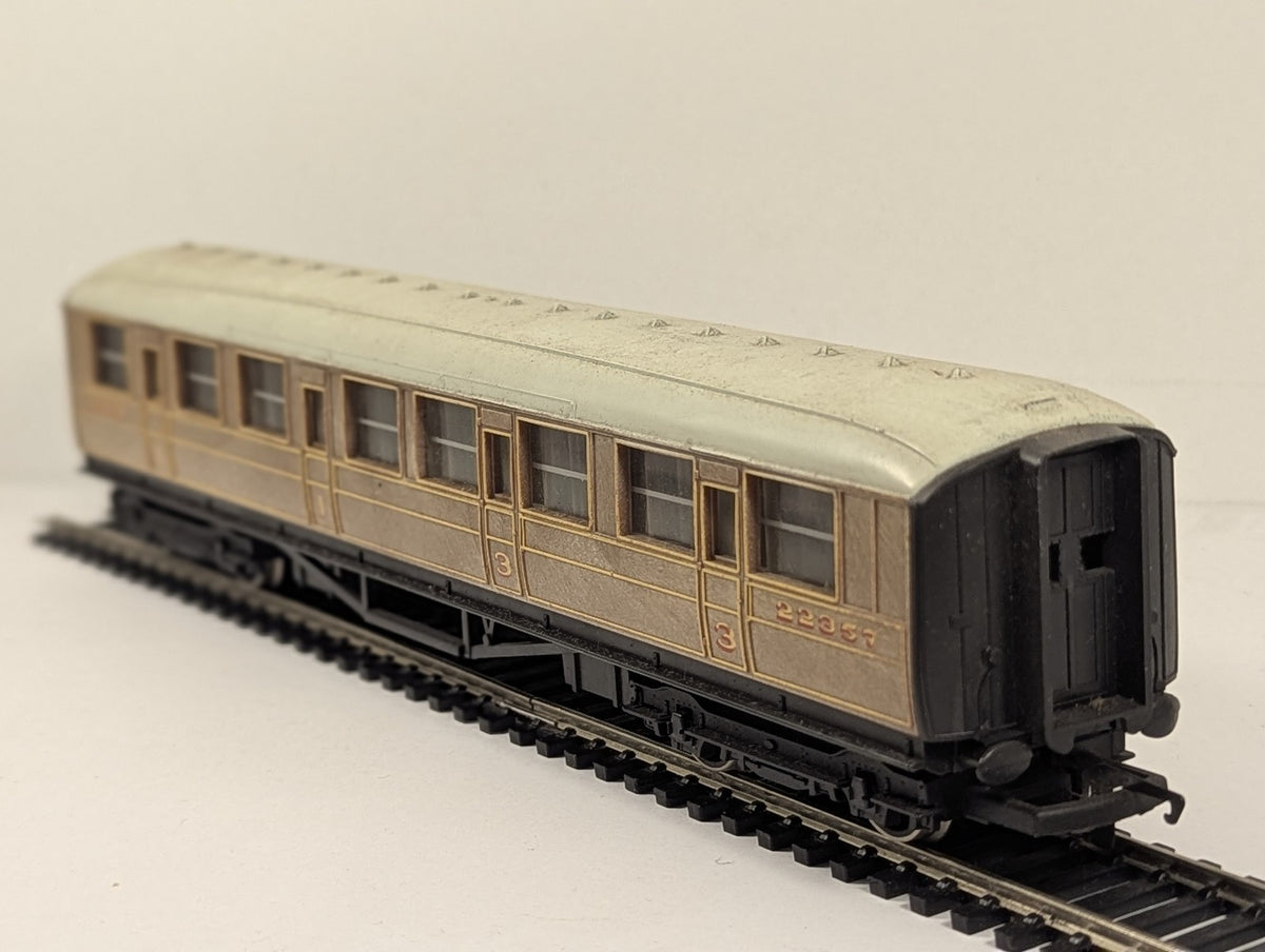 Hornby OO Gauge LNER Gresley Composite Coach Passenger Coach 22357 LNER Teak