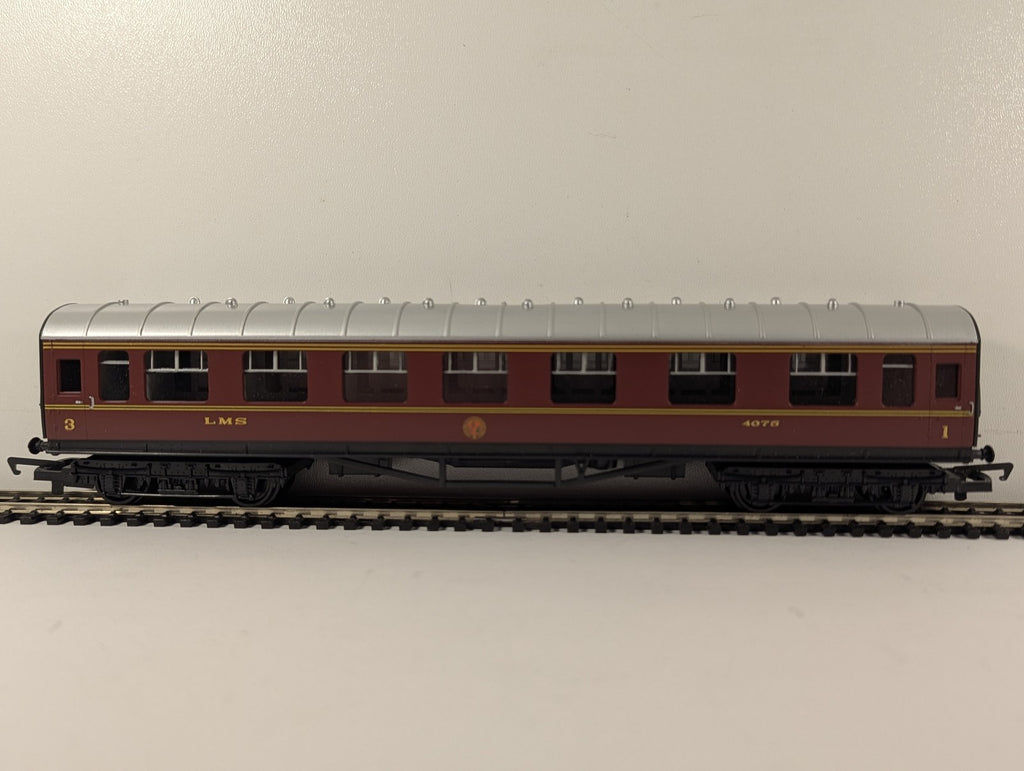 Hornby OO Gauge LMS Composite Coach Passenger Coach 4075 LMS Crimson Lake R.475